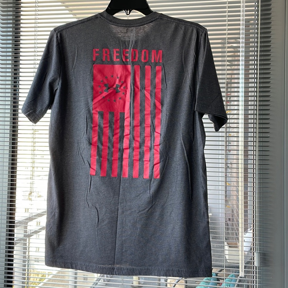 Under Armour red flag T Shirt - Picture 2 of 3